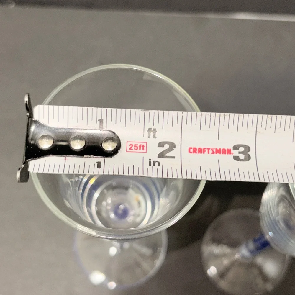 Unbranded champagne flutes